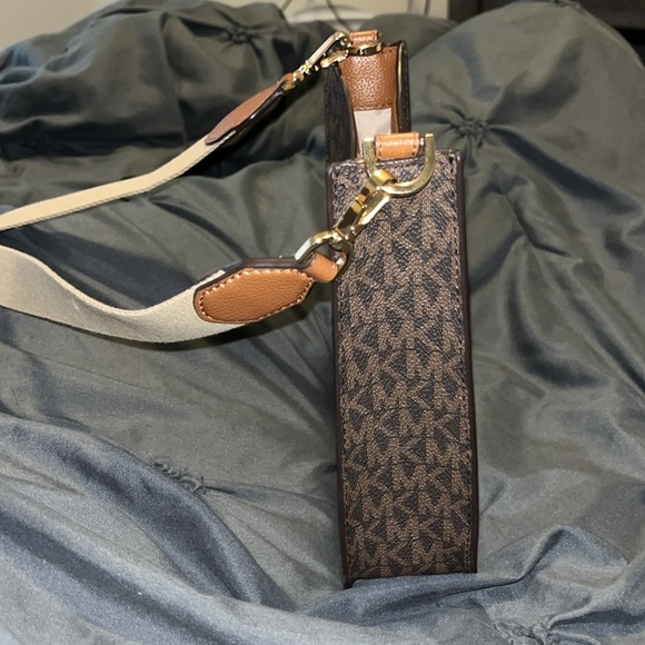 Michael Kors small cross body bag - Picture 4 of 5
